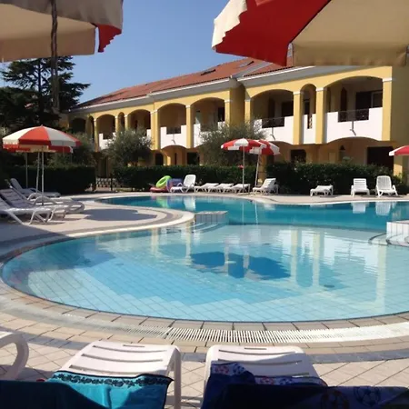 Two-storey Flat With Shared Pool And Patio Apartament Bibione